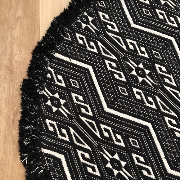Black & White Circle Rug - Picture 3 of 4